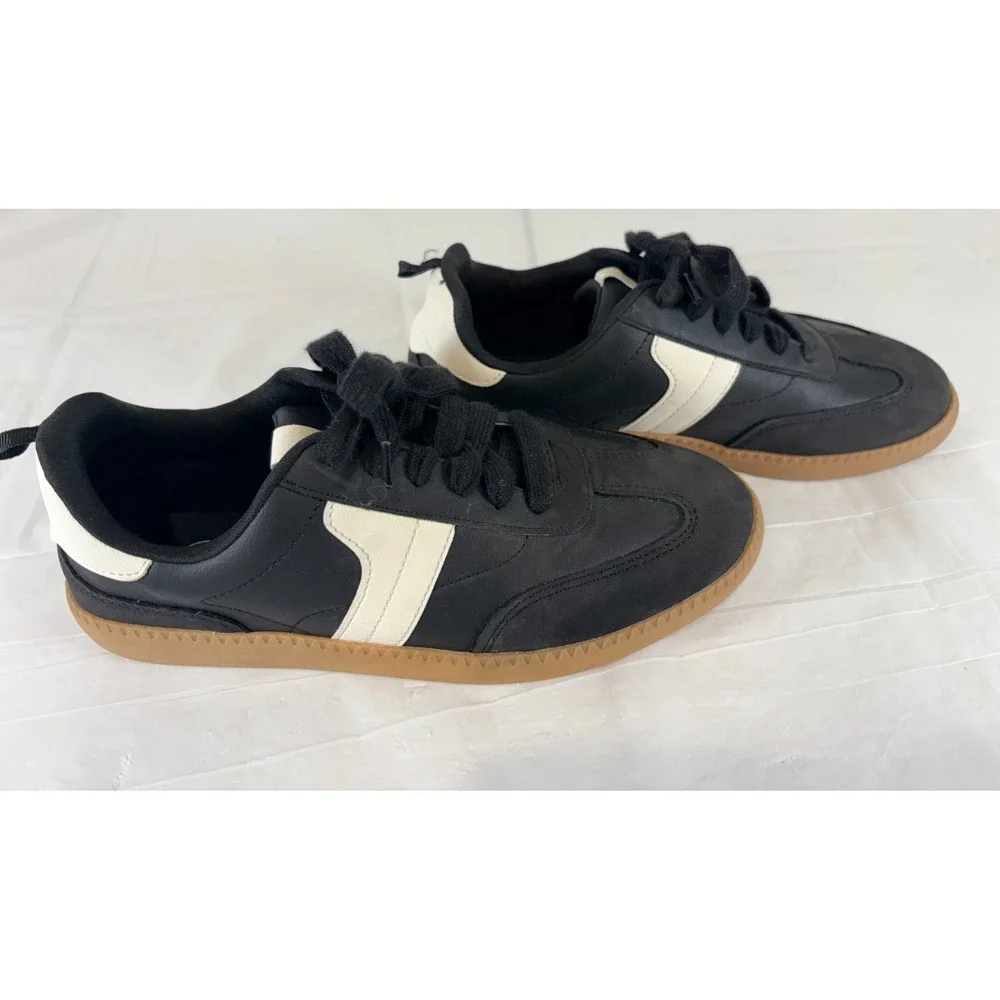 Wonder Nation Shoes Size‎ 5 Women's Sneakers Memory Foam Black and White